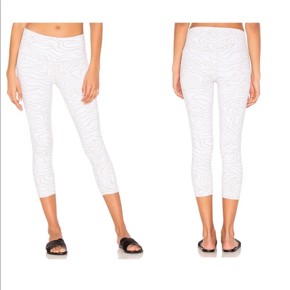 Alo: High Waist Airbrush in White Zebra